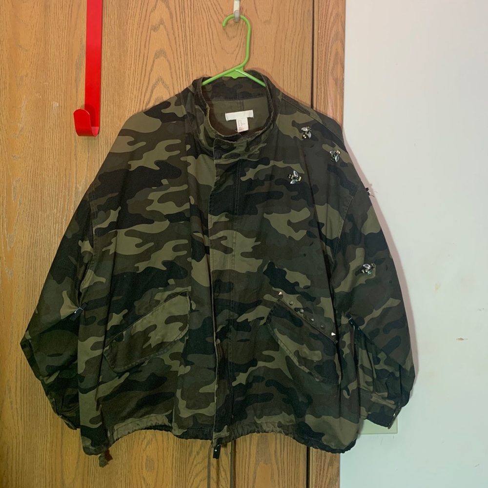 WOMEN’S H&M LIGHT SPRING CAMOUFLAGE JACKET